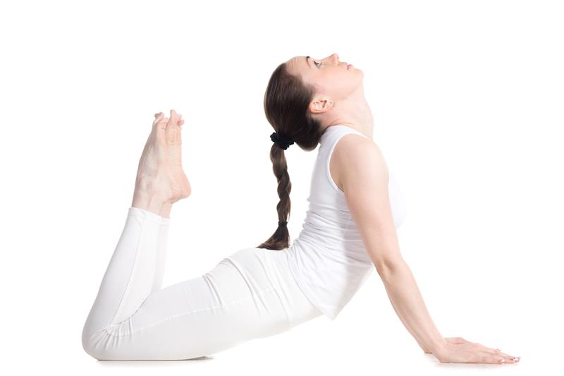 flexible-woman-sportswear-doing-yoga 1